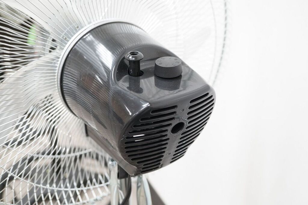 Zoom 18in Stand Fan with Aluminum 5 Blade and Floor Brackets (2 pack)