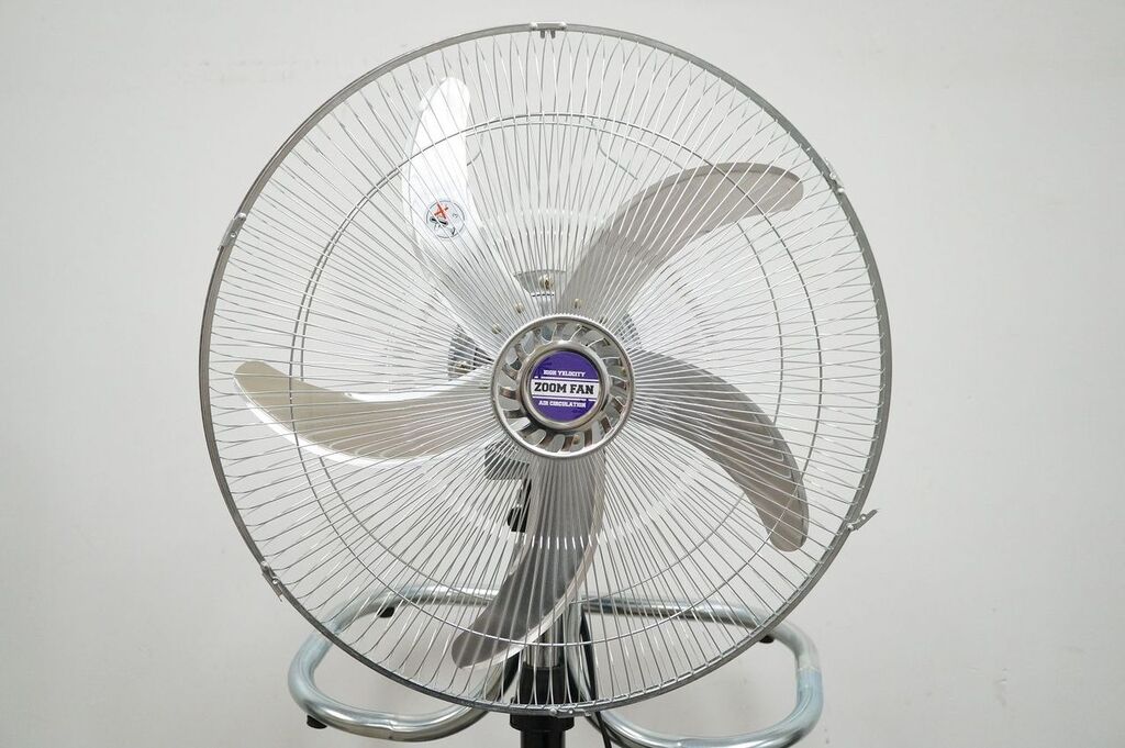 Zoom 18in Stand Fan with Aluminum 5 Blade and Floor Brackets (2 pack)